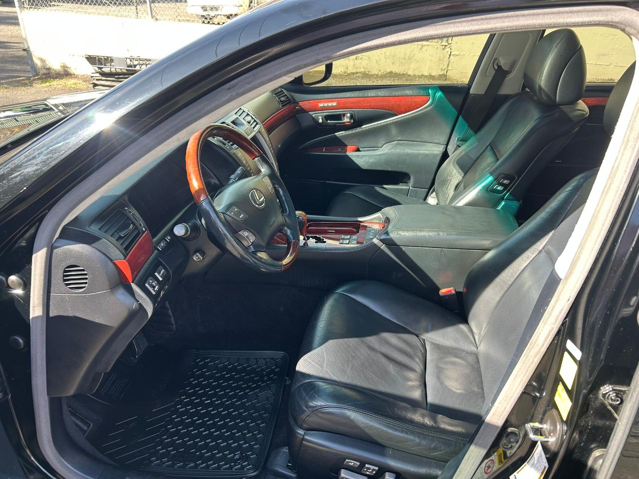 Lexus LS 460 L Luxury Sedan AWD 2010