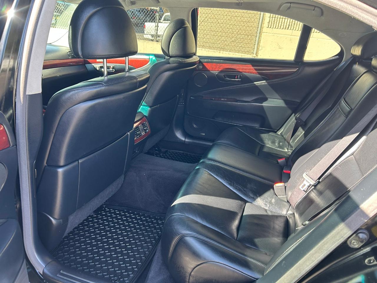 Lexus LS 460 L Luxury Sedan AWD 2010