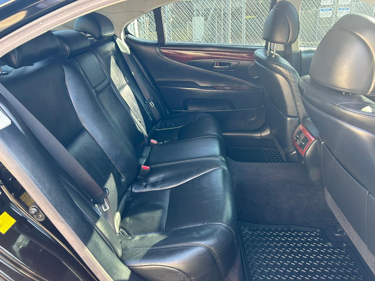 Lexus LS 460 L Luxury Sedan AWD 2010