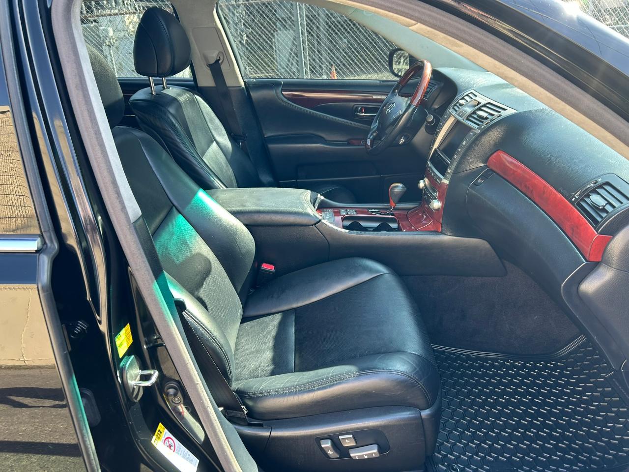 Lexus LS 460 L Luxury Sedan AWD 2010