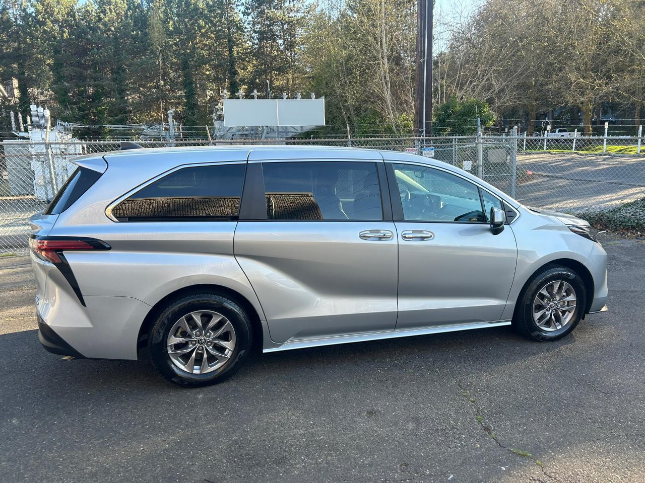 Toyota Sienna XLE 7-Passenger AWD 2022
