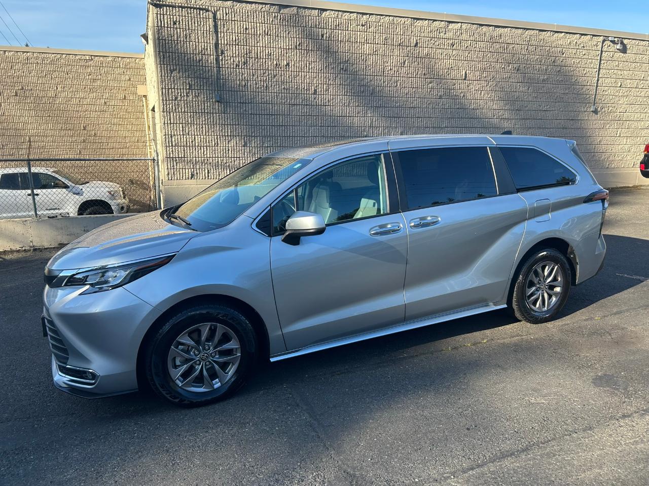 Toyota Sienna XLE 7-Passenger AWD 2022