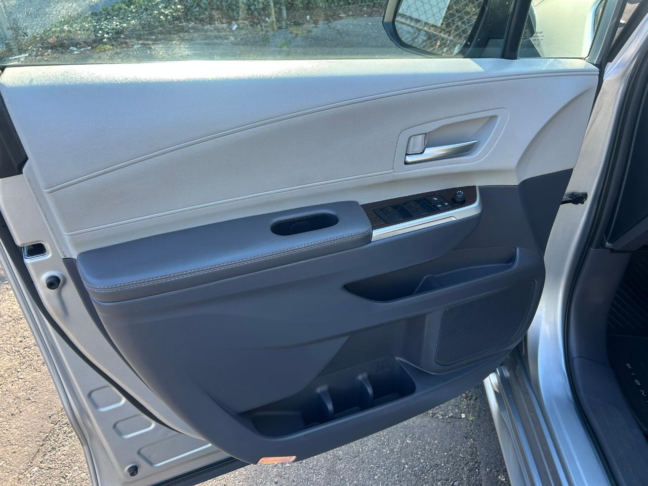 Toyota Sienna XLE 7-Passenger AWD 2022