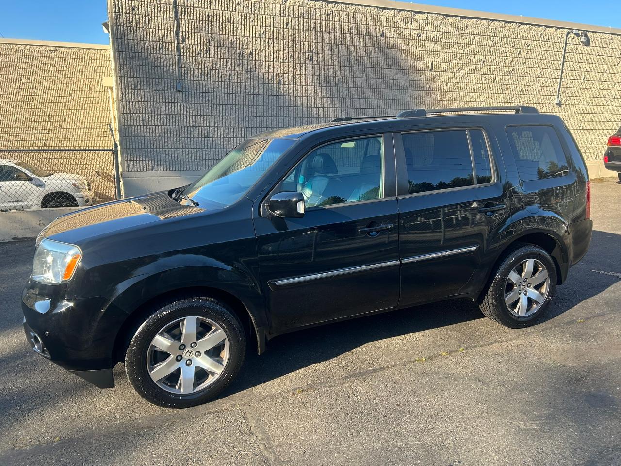 Honda Pilot Touring 4WD 5-Spd AT with DVD 2014
