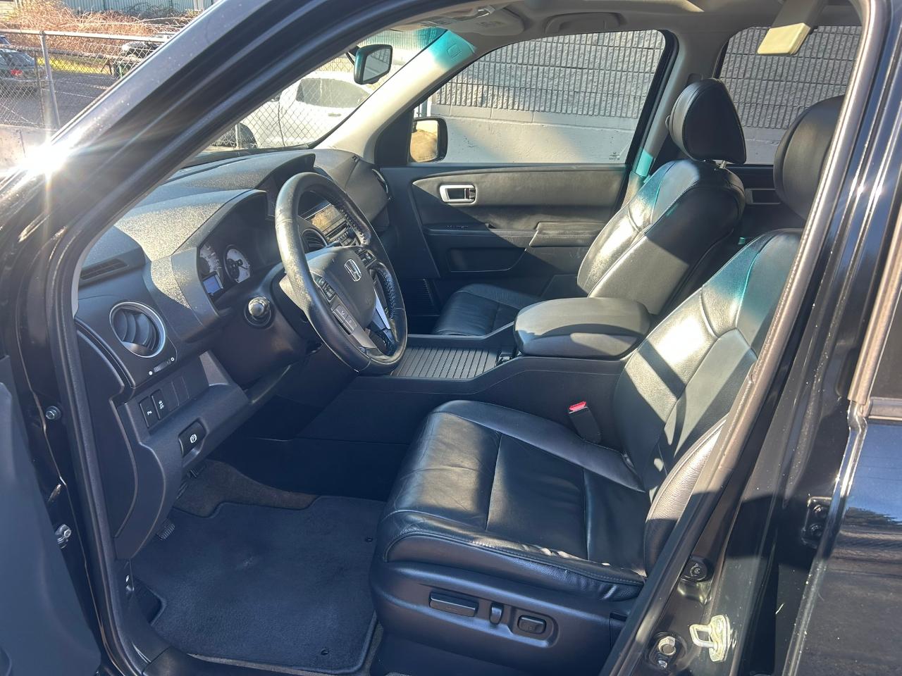 Honda Pilot Touring 4WD 5-Spd AT with DVD 2014