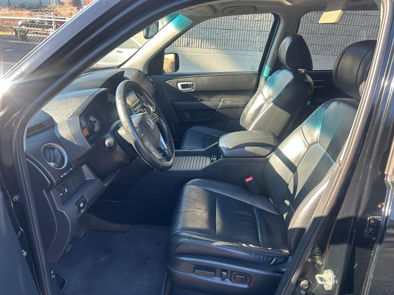 Honda Pilot Touring 4WD 5-Spd AT with DVD 2014