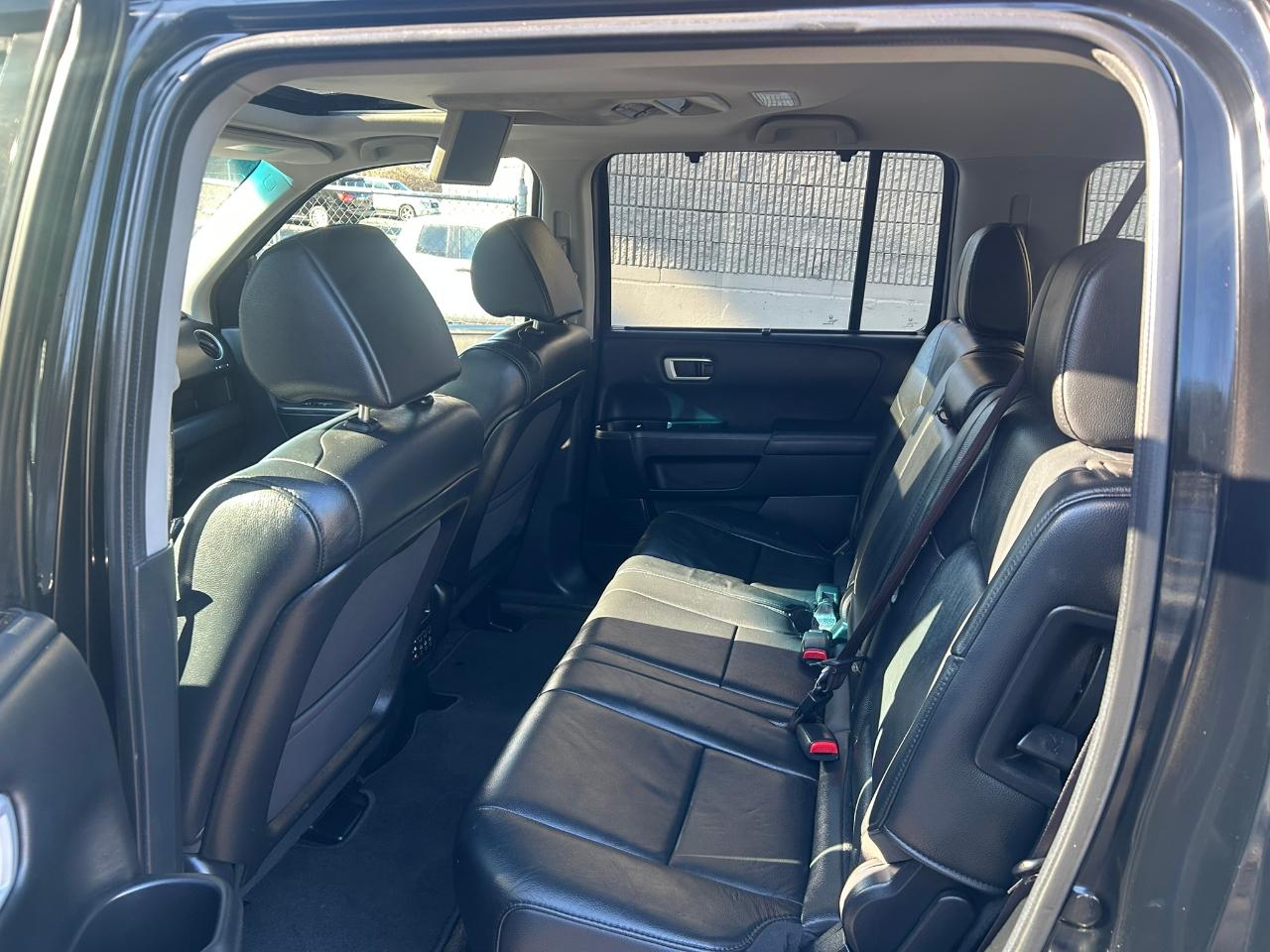 Honda Pilot Touring 4WD 5-Spd AT with DVD 2014