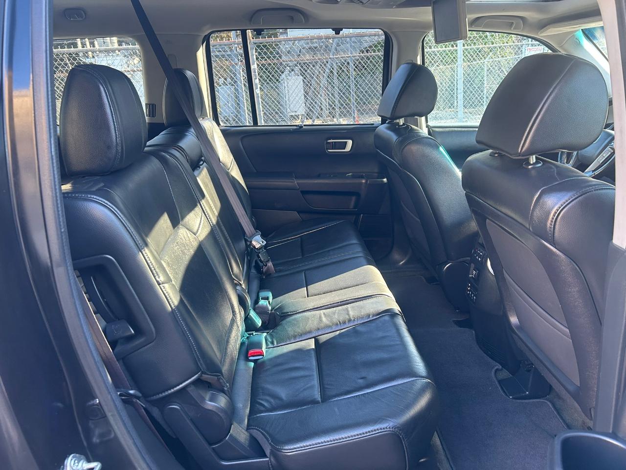 Honda Pilot Touring 4WD 5-Spd AT with DVD 2014