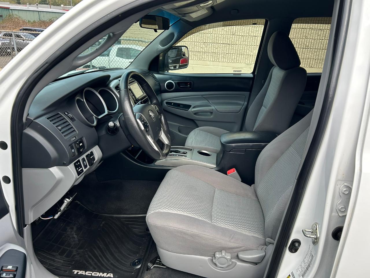 Toyota Tacoma Double Cab V6 5AT 4WD 2015