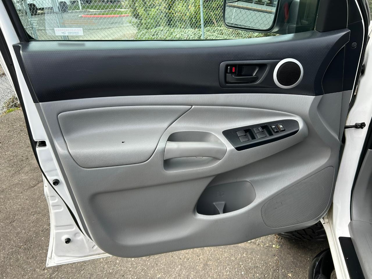 Toyota Tacoma Double Cab V6 5AT 4WD 2015