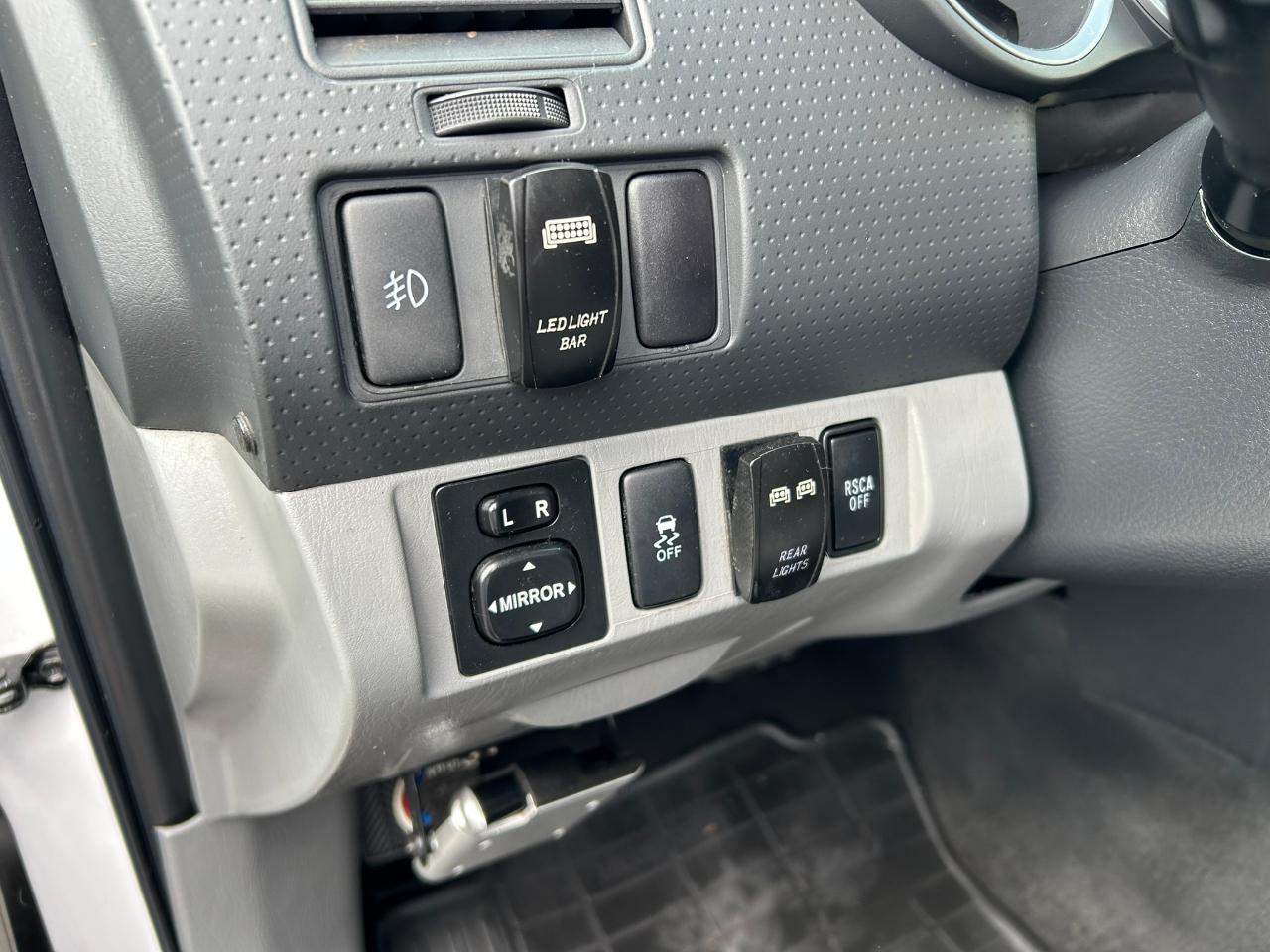 Toyota Tacoma Double Cab V6 5AT 4WD 2015