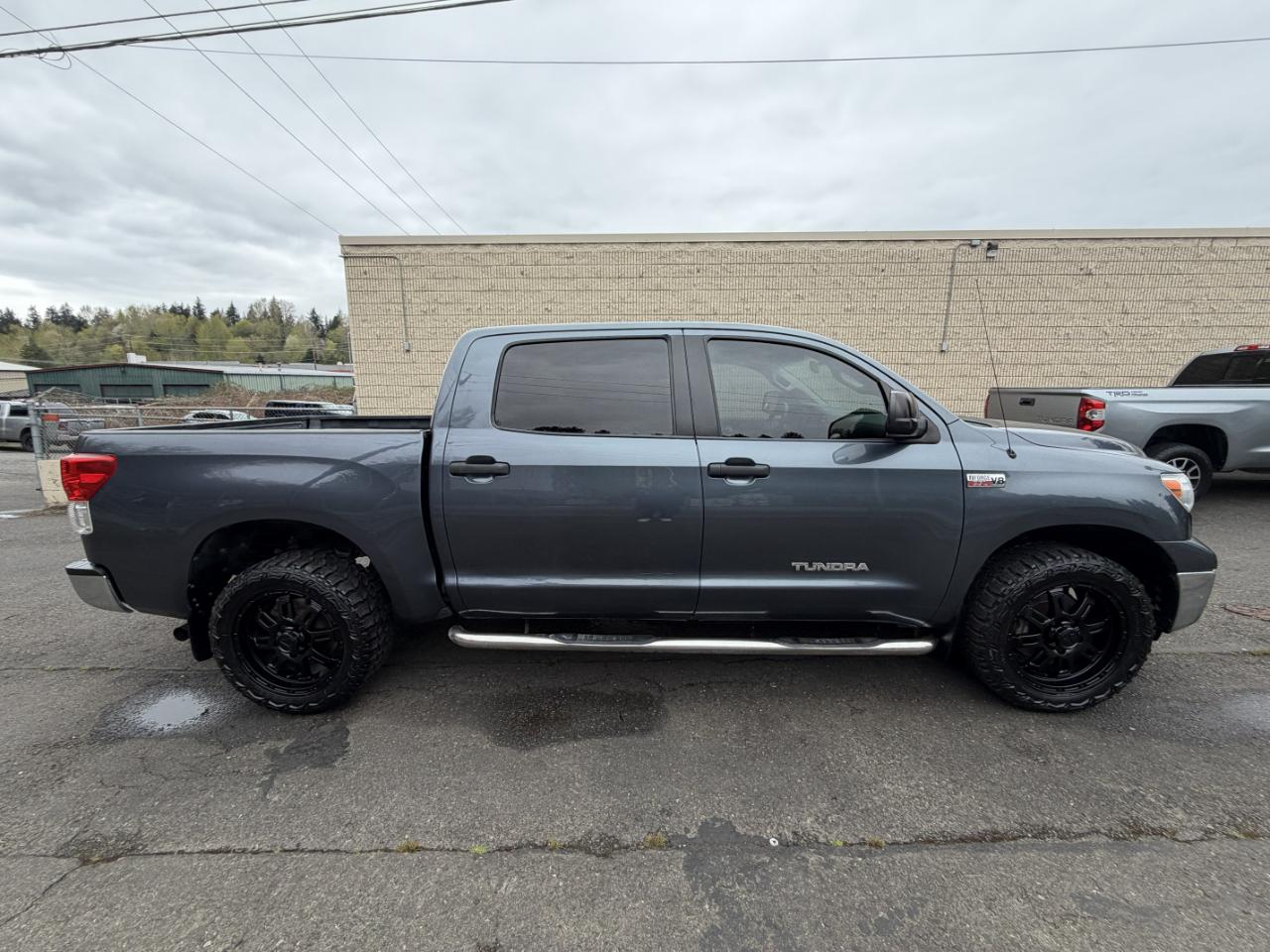 Toyota Tundra Tundra-Grade CrewMax 5.7L FFV 4WD 2010