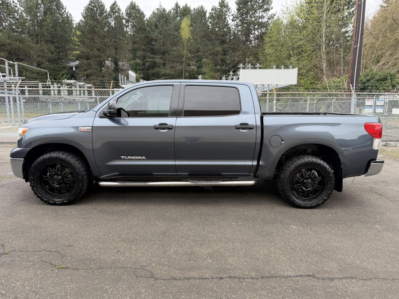 Toyota Tundra Tundra-Grade CrewMax 5.7L FFV 4WD 2010