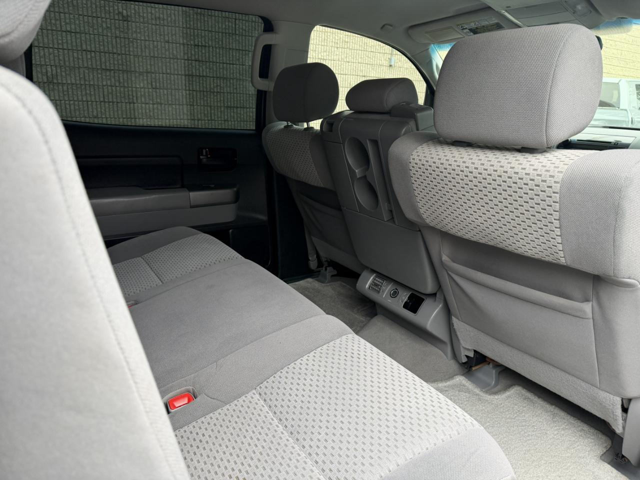 Toyota Tundra Tundra-Grade CrewMax 5.7L FFV 4WD 2010