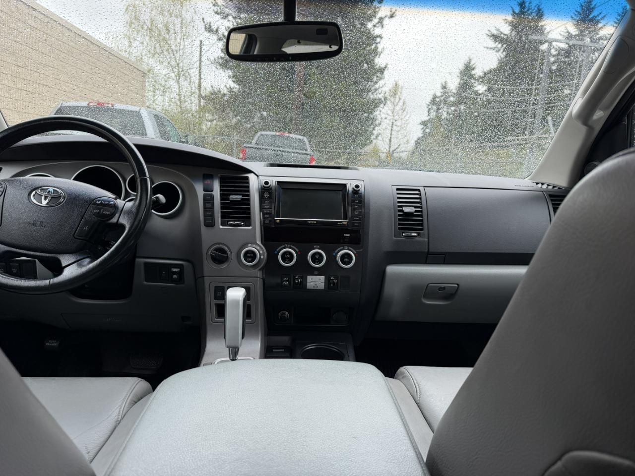 Toyota Sequoia Limited 4WD 2010