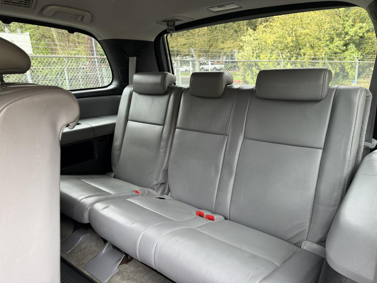 Toyota Sequoia Limited 4WD 2010