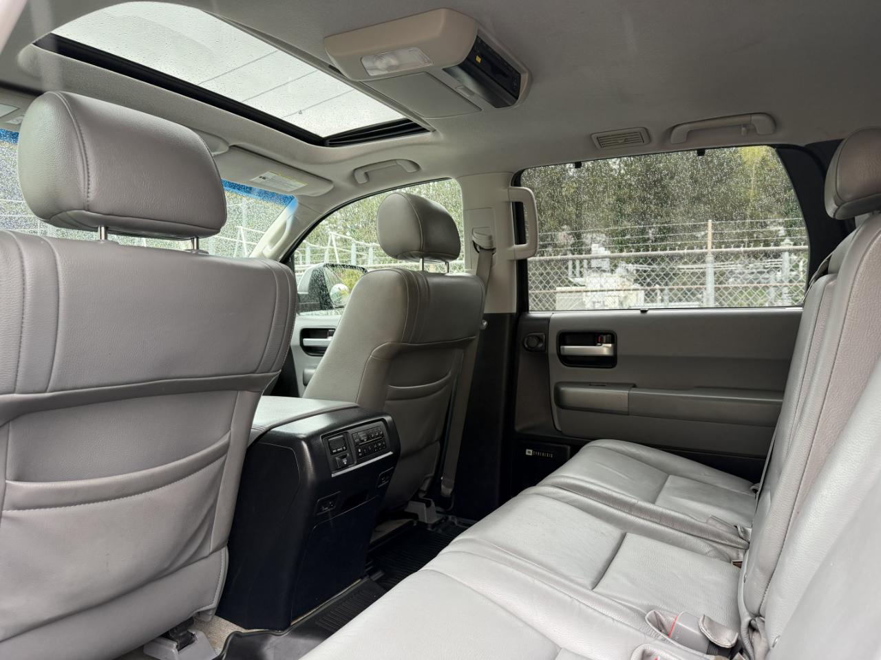 Toyota Sequoia Limited 4WD 2010