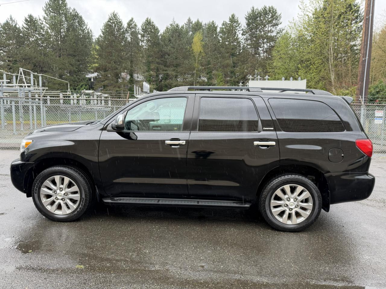Toyota Sequoia Limited 4WD 2010