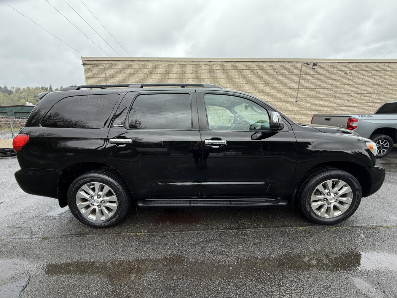 Toyota Sequoia Limited 4WD 2010