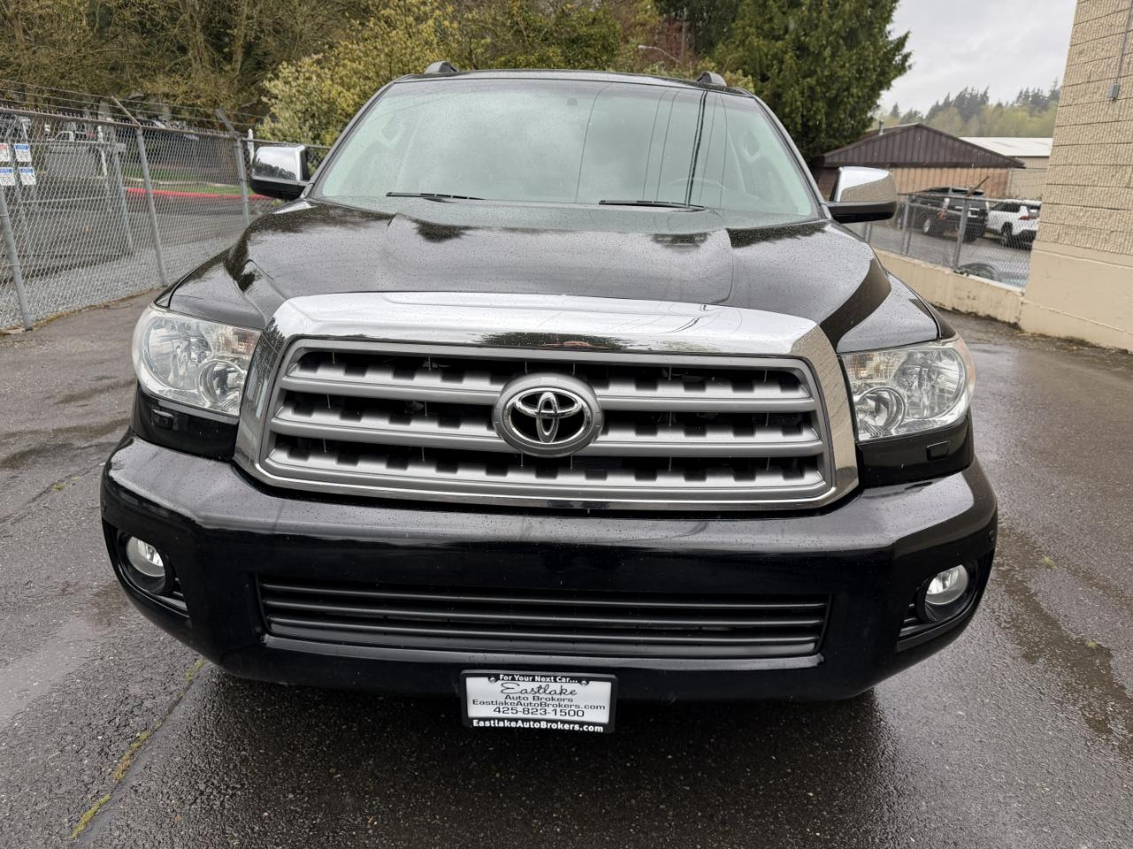 Toyota Sequoia Limited 4WD 2010