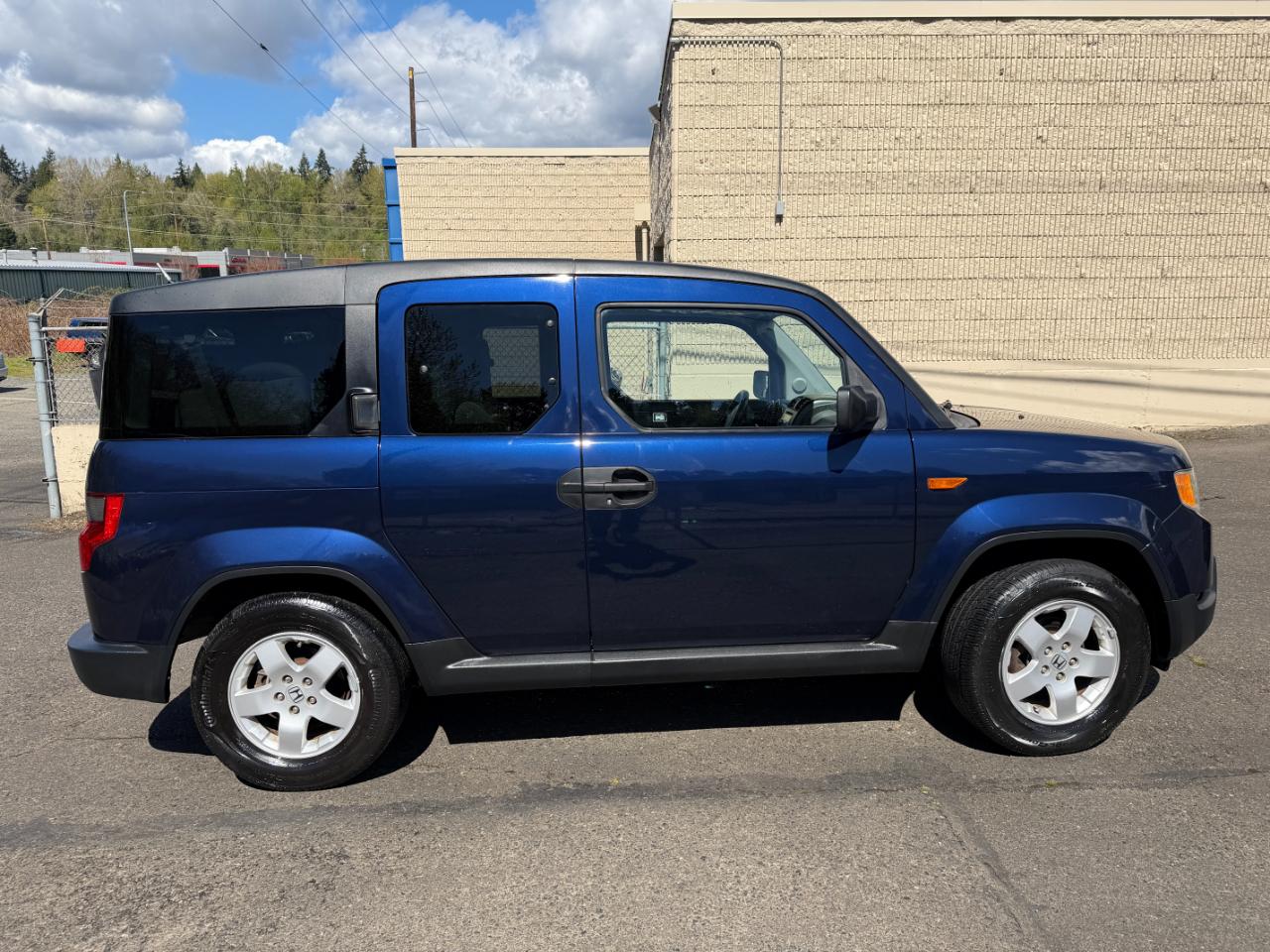 Honda Element EX 4WD AT with Navigation System 2010