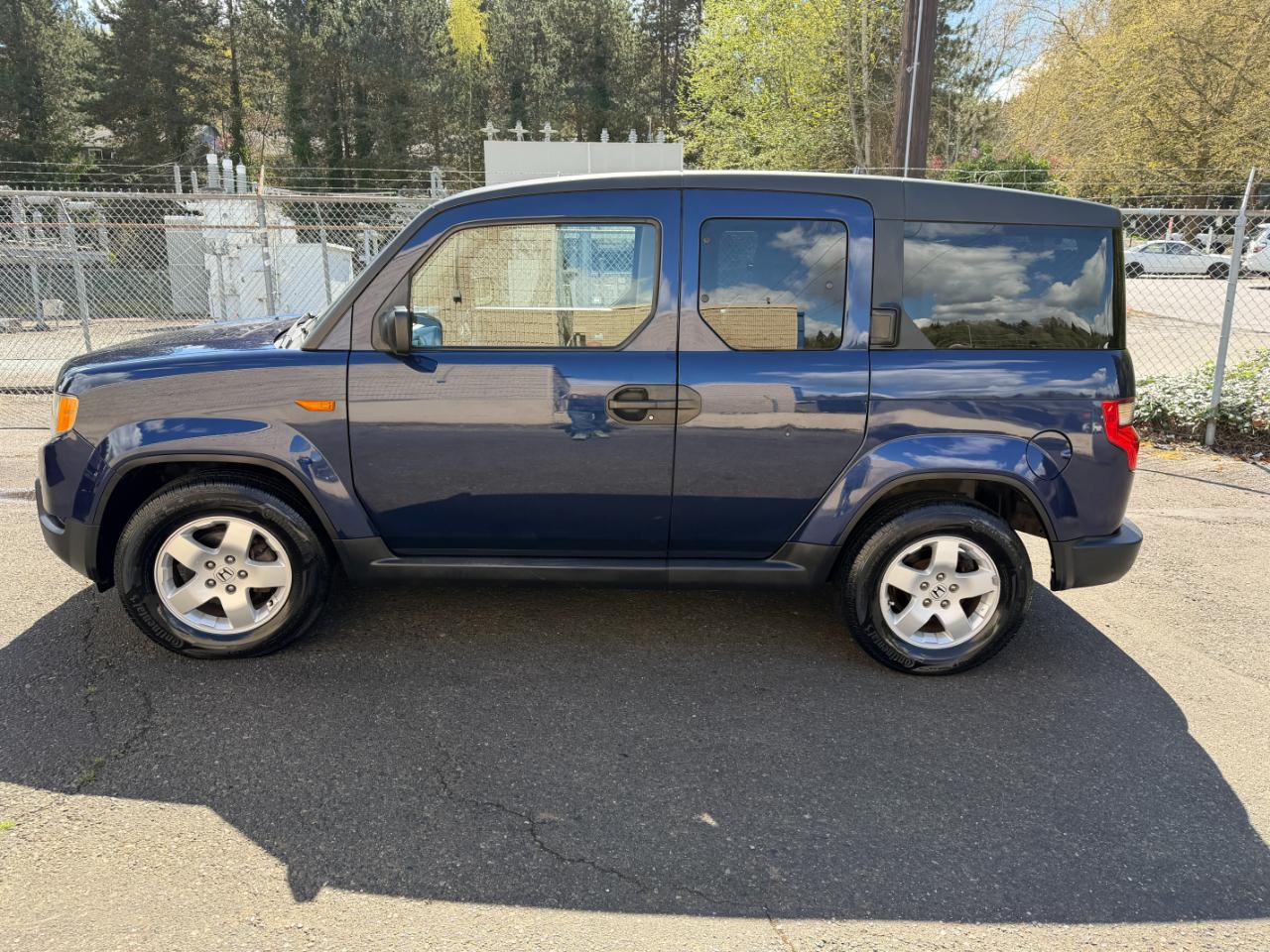 Honda Element EX 4WD AT with Navigation System 2010