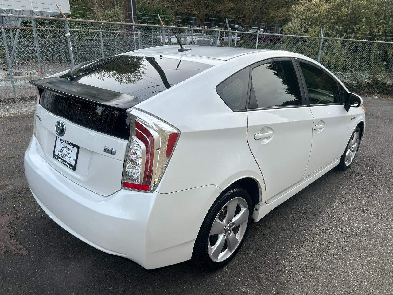 Toyota Prius Prius V 2012