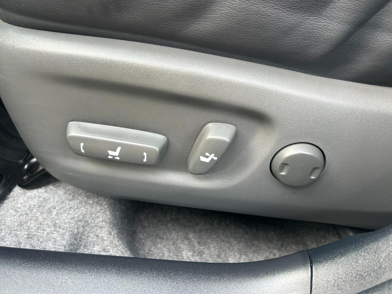 Toyota Prius Prius V 2012