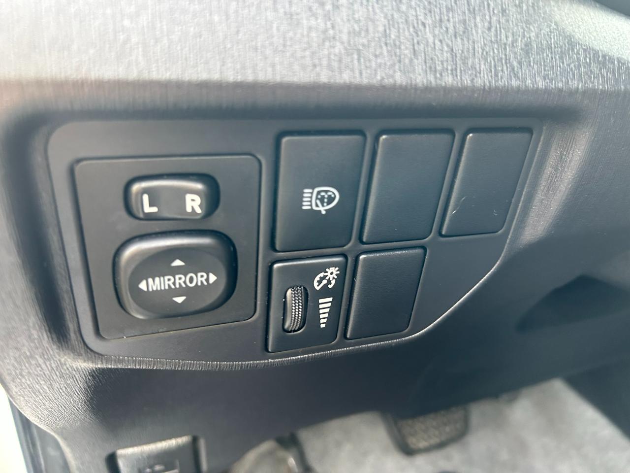 Toyota Prius Prius V 2012