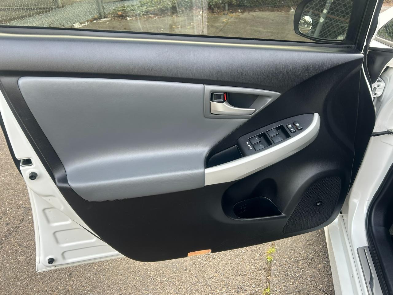 Toyota Prius Prius V 2012