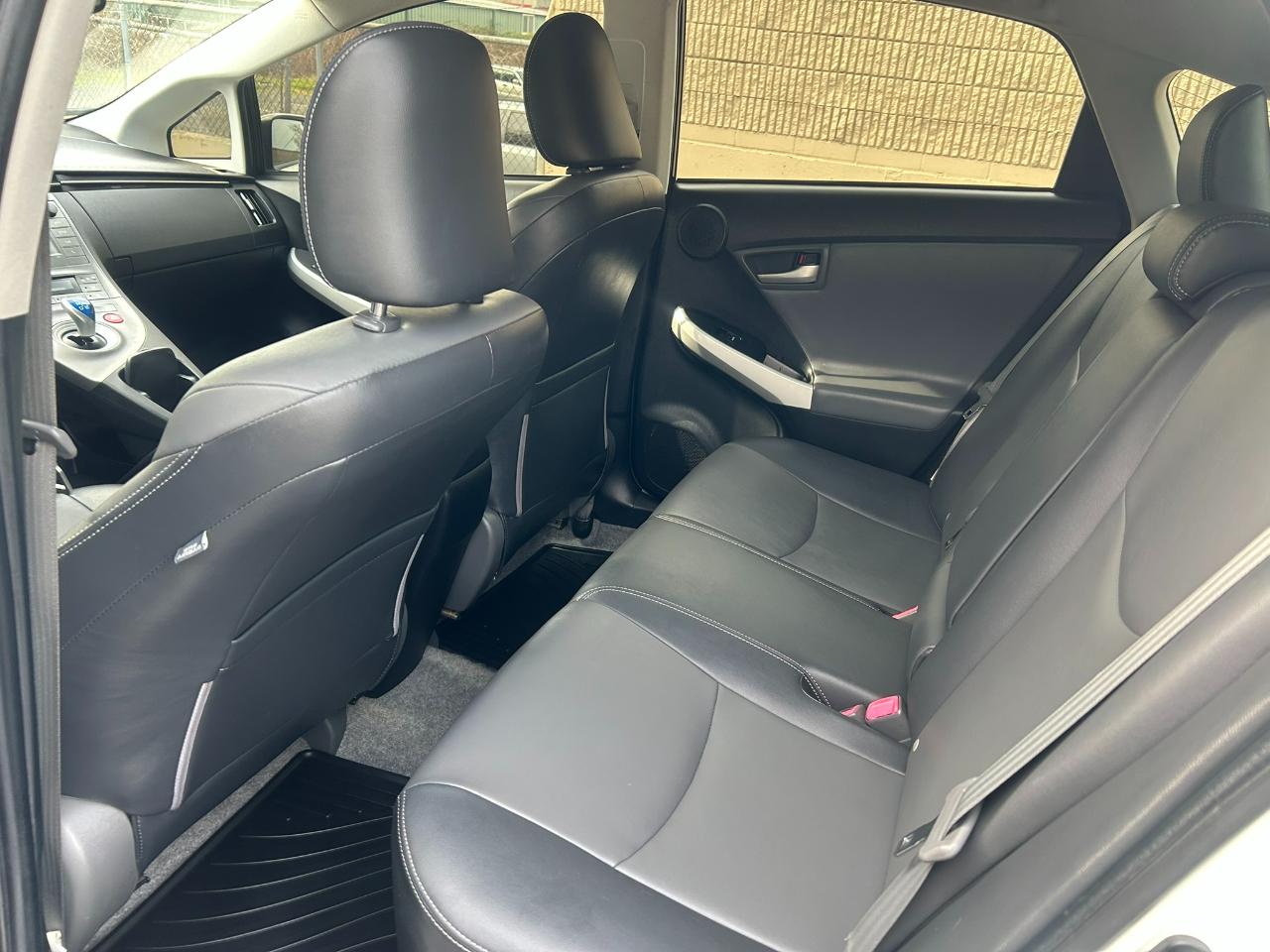 Toyota Prius Prius V 2012