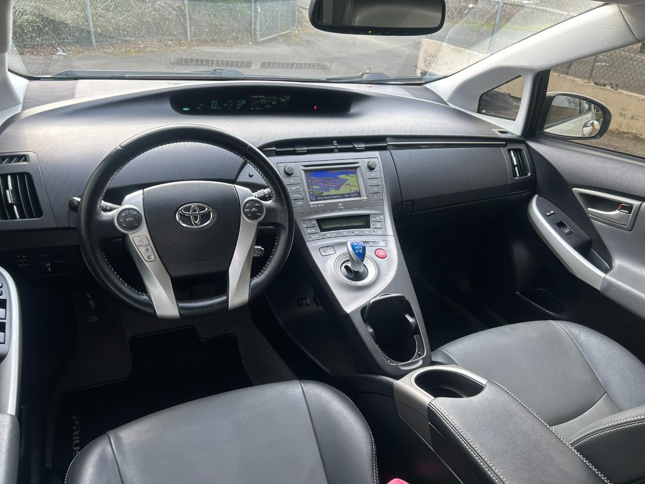 Toyota Prius Prius V 2012