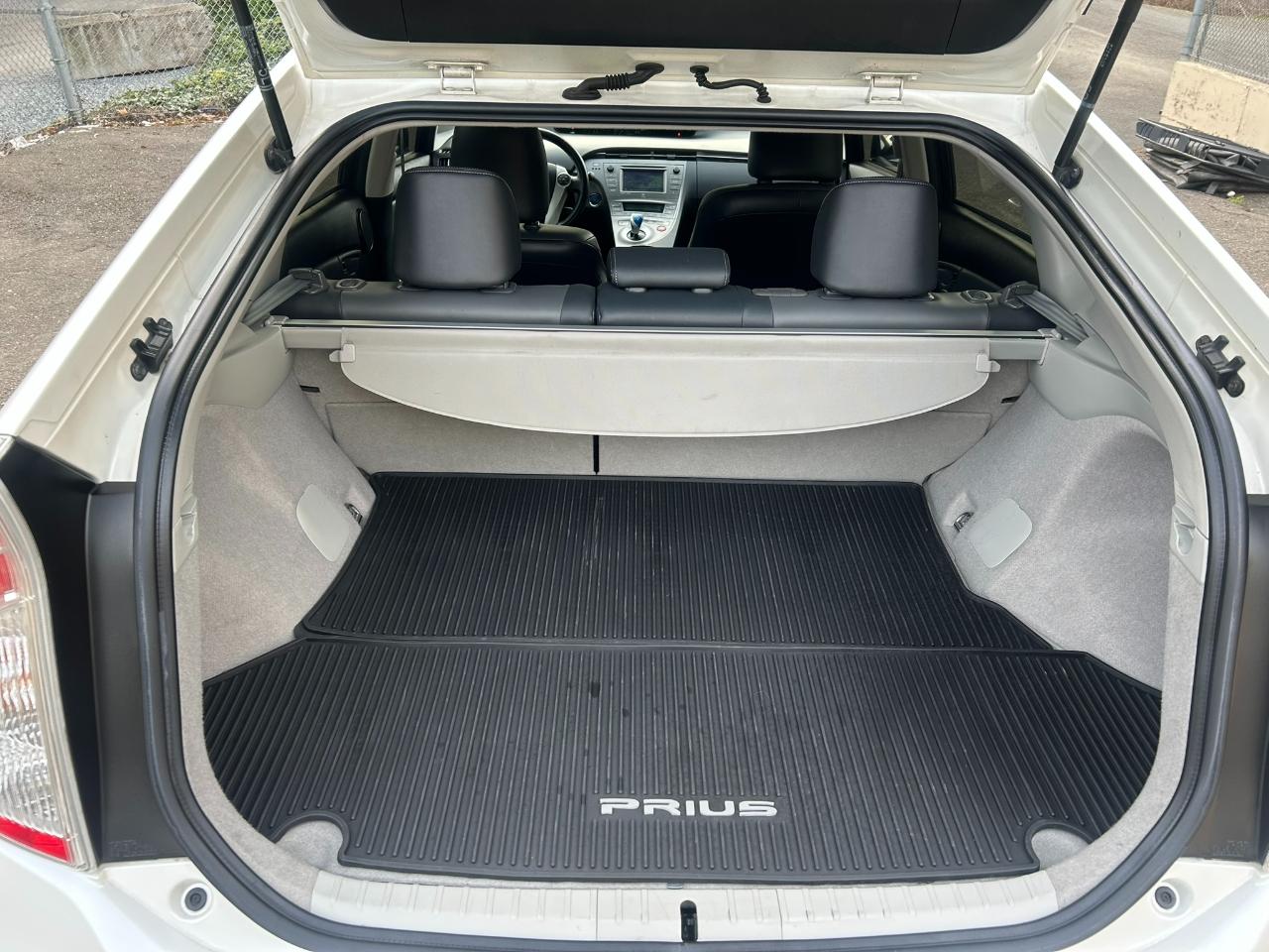 Toyota Prius Prius V 2012