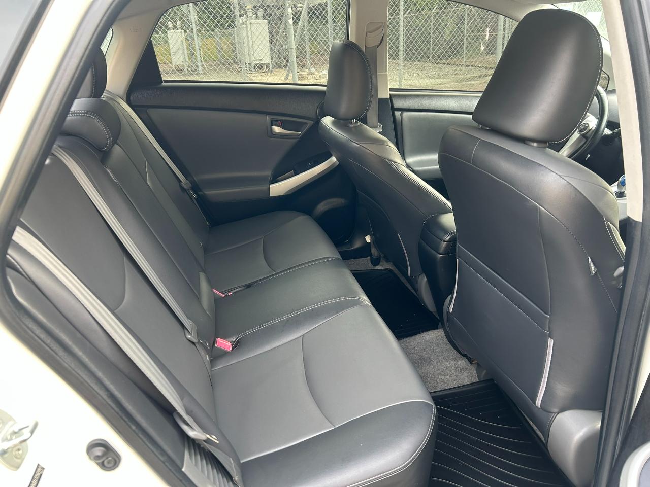 Toyota Prius Prius V 2012