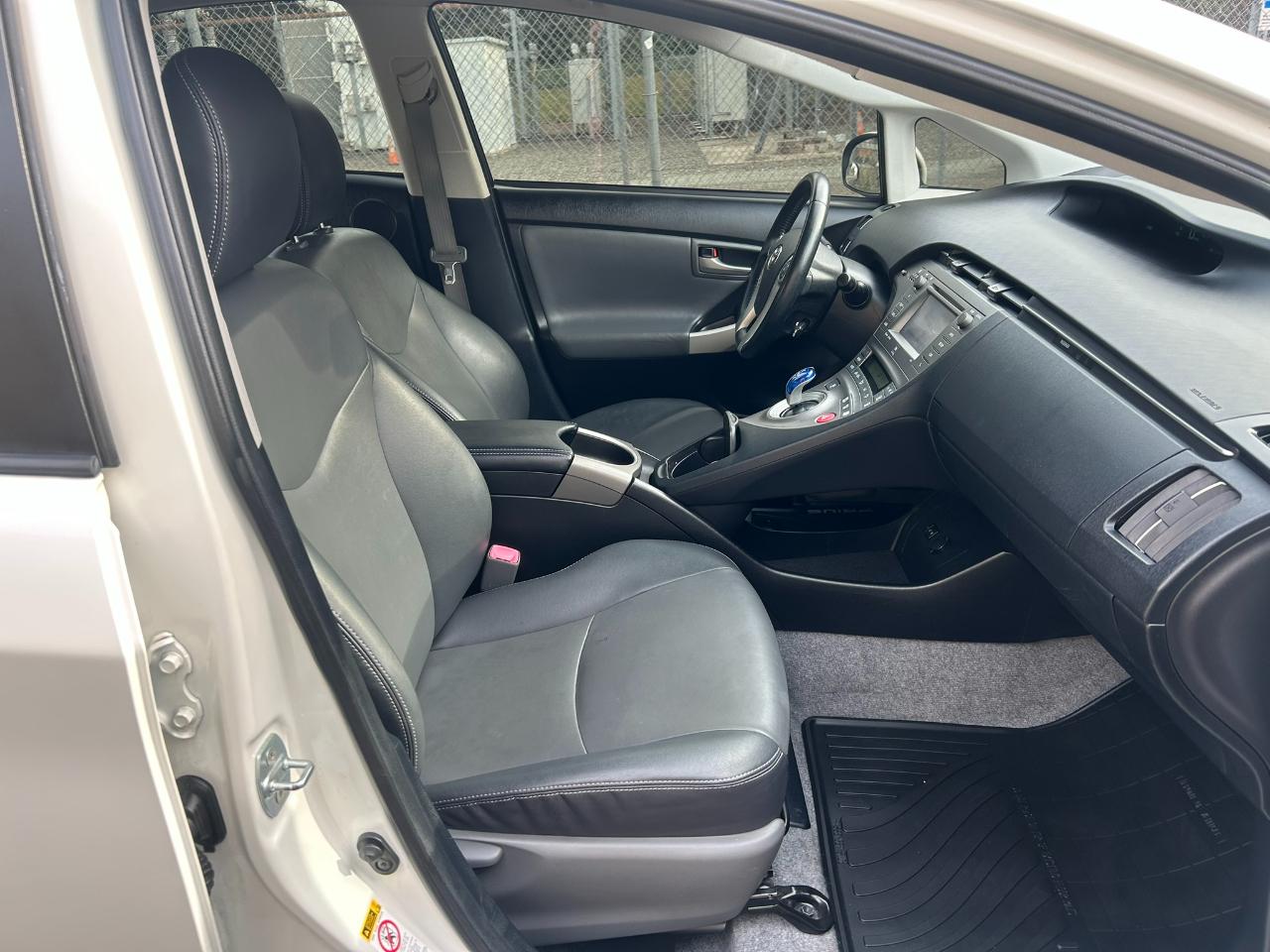 Toyota Prius Prius V 2012