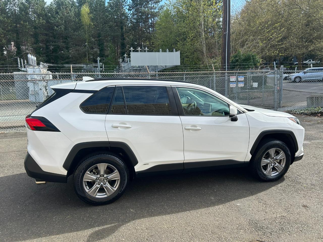 Toyota RAV4 Hybrid XLE 2023