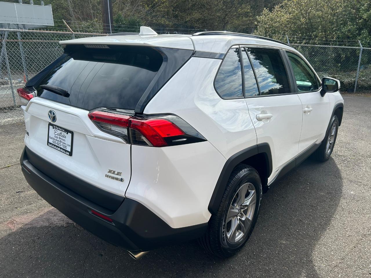 Toyota RAV4 Hybrid XLE 2023