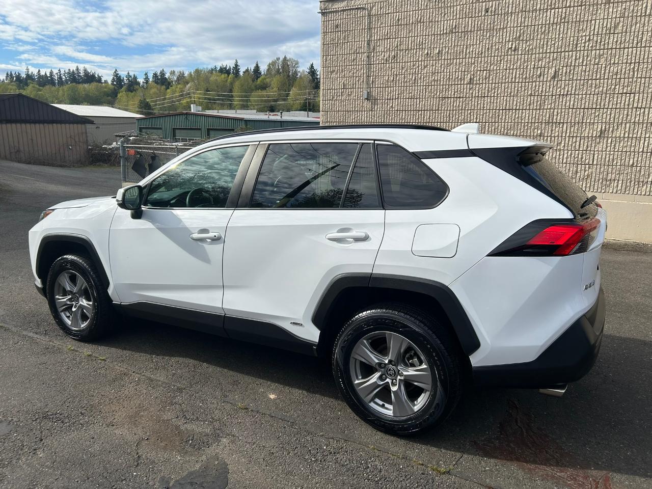 Toyota RAV4 Hybrid XLE 2023