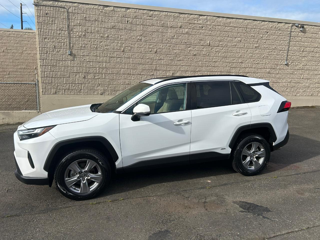 Toyota RAV4 Hybrid XLE 2023