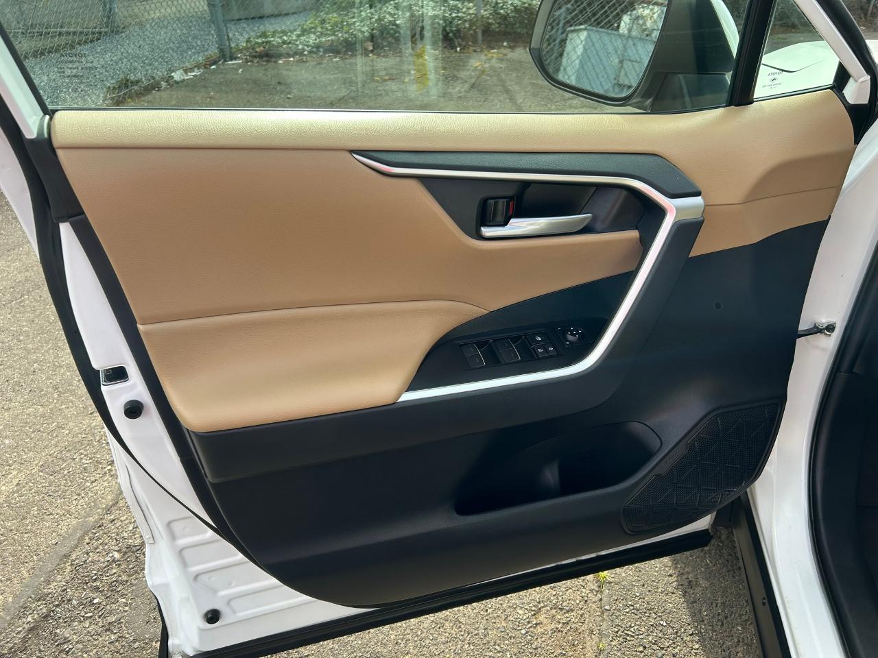 Toyota RAV4 Hybrid XLE 2023