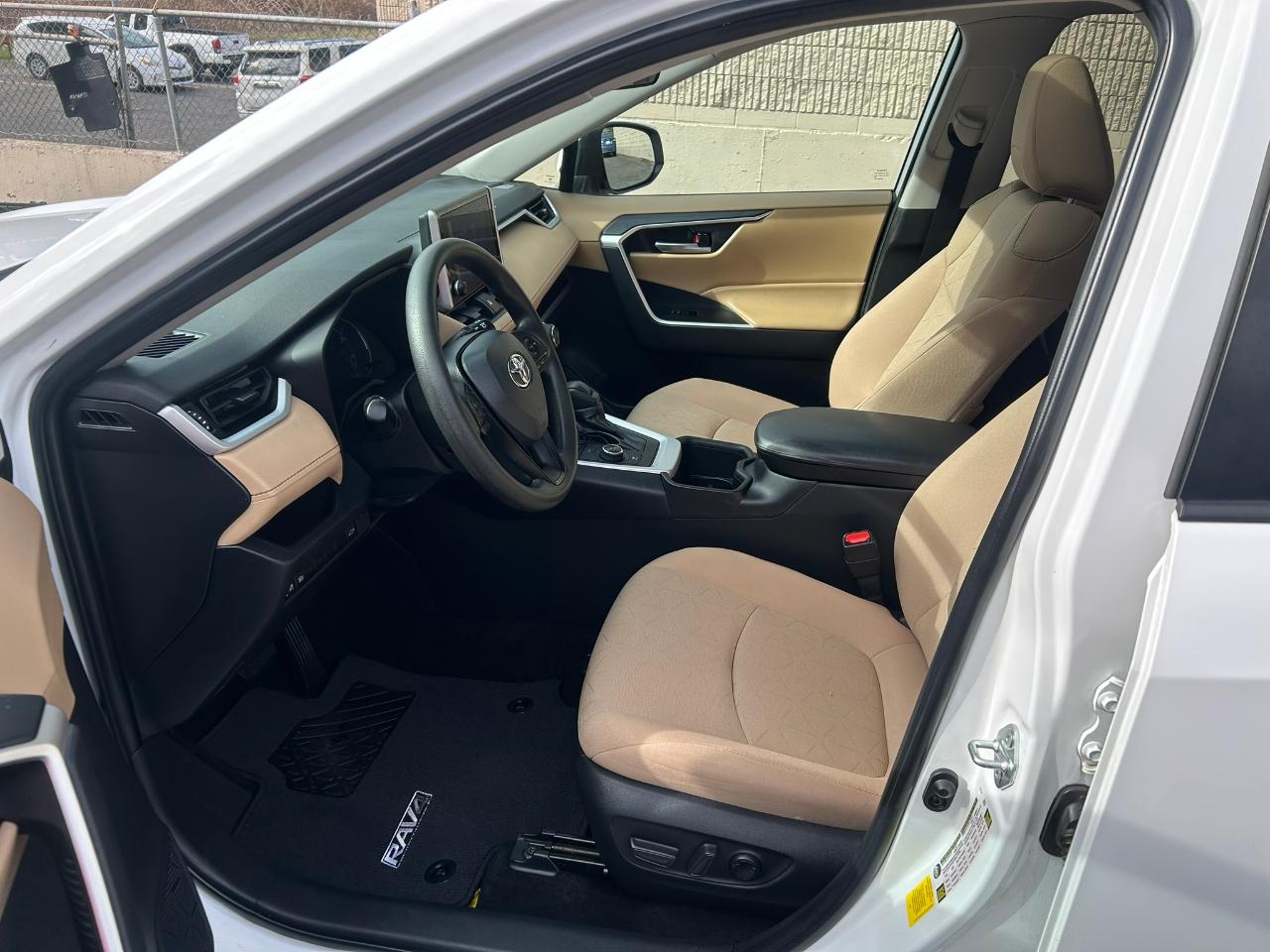 Toyota RAV4 Hybrid XLE 2023