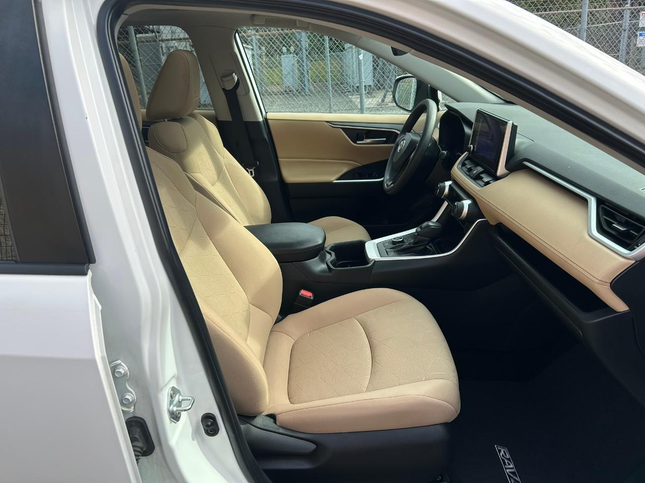 Toyota RAV4 Hybrid XLE 2023