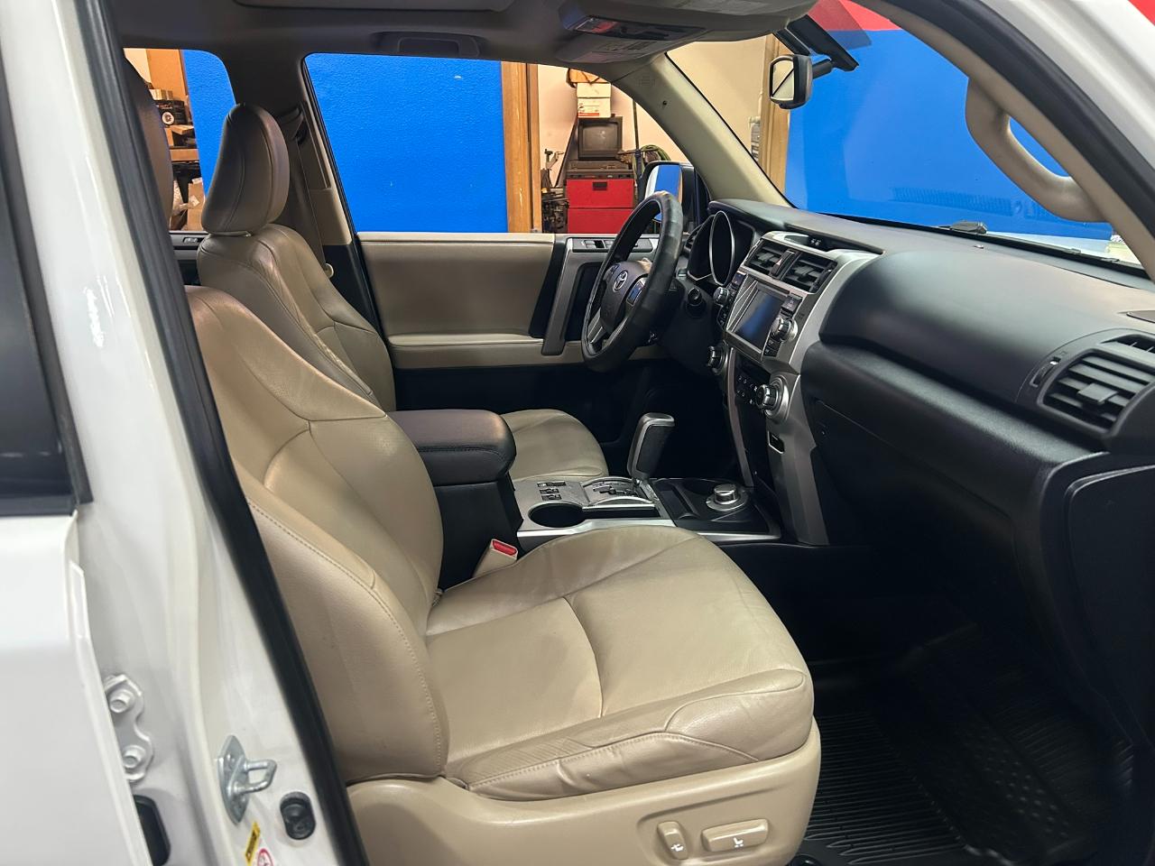 Toyota 4Runner Limited 4WD V6 2010