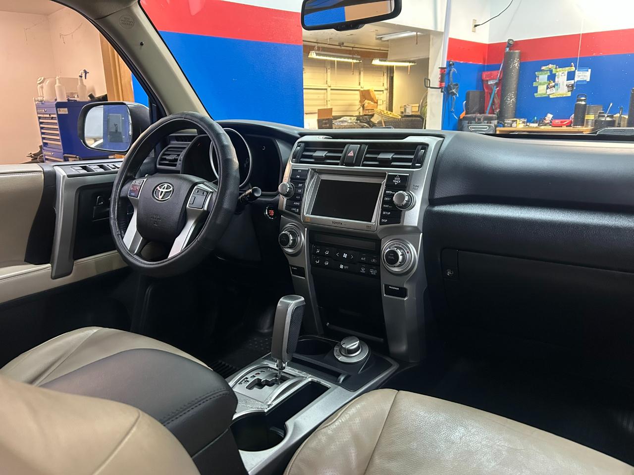 Toyota 4Runner Limited 4WD V6 2010