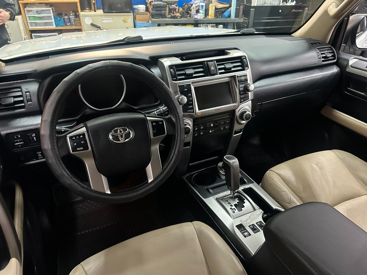 Toyota 4Runner Limited 4WD V6 2010