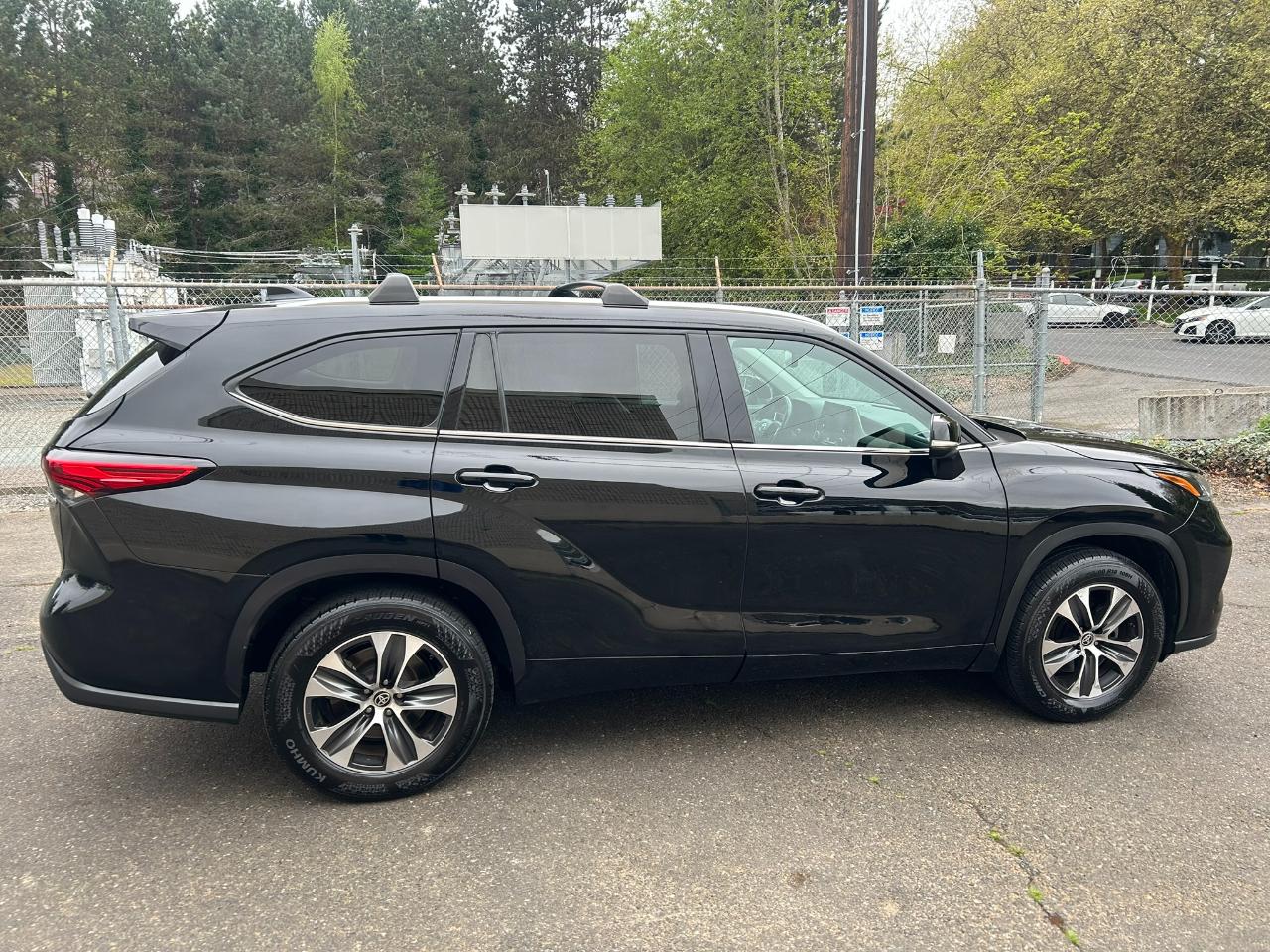 Toyota Highlander Hybrid XLE 2021