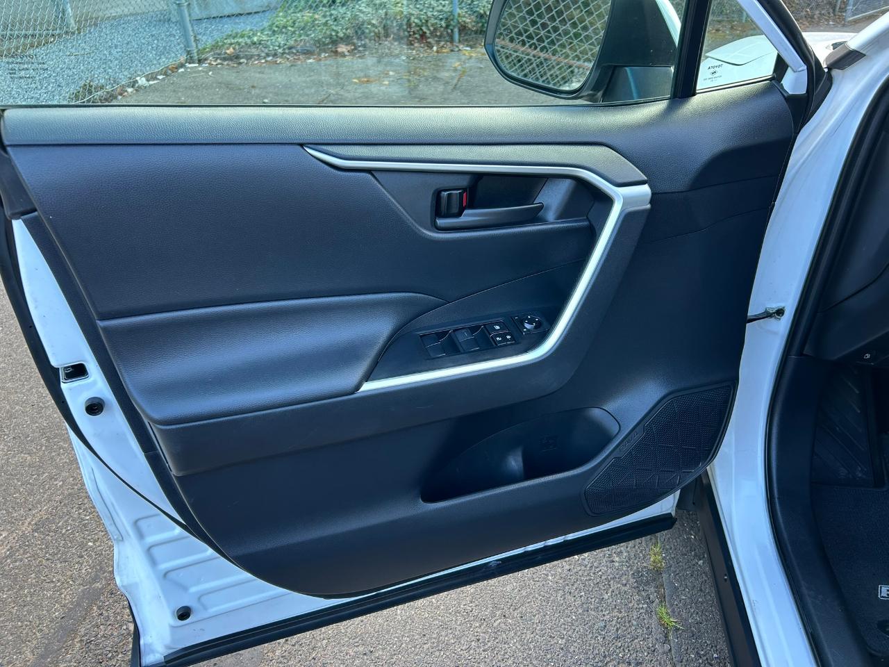 Toyota RAV4 Hybrid LE 2021