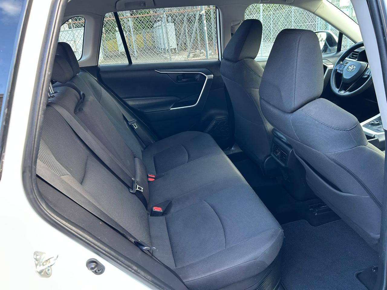 Toyota RAV4 Hybrid LE 2021