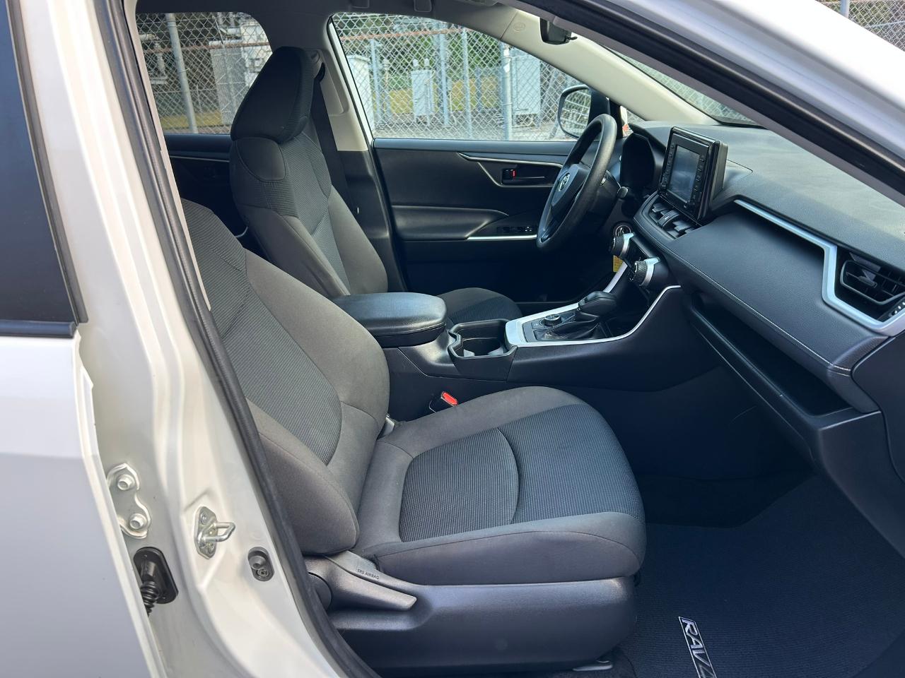 Toyota RAV4 Hybrid LE 2021