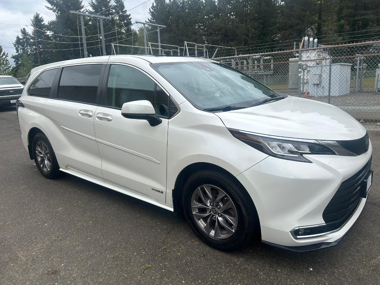 Toyota Sienna XLE 7-Passenger AWD 2021
